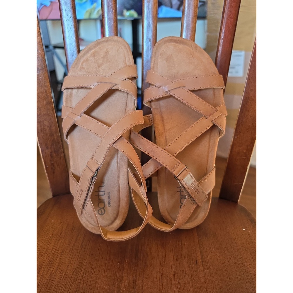 WOMEN'S SANDALS BY "EARTH ORIGIN" SIZE 8 WIDE, LIGHT BROWN COLOR